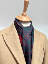 Charger l'image dans la galerie, Foulard vintage double face en laine et soie Made in Italy