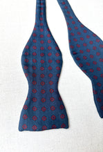 Charger l'image dans la galerie, Duo de noeuds papillon en soie vintage Made in Italy