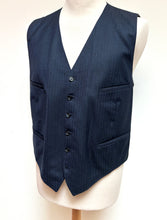 Charger l'image dans la galerie, Gilet de costume vintage bleu marine à chevrons en laine Made in England 52