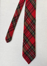 Charger l'image dans la galerie, John Hanly cravate tartan rouge en pure laine vierge