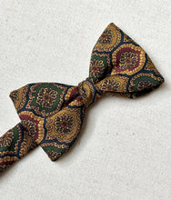 Charger l'image dans la galerie, Old England Club Collection nœud papillon en soie Made in England