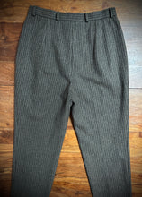 Charger l'image dans la galerie, Old England Paris pantalon rayé à pinces vintage en laine et cachemire Made in France