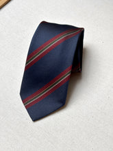 Charger l'image dans la galerie, Erredieci Milano cravate club vintage en soie Made in Italy