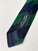 Lade das Bild in den Galerie-Viewer, Duo de cravates club vintage en soie Jacques Fath / Savile Row