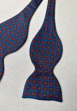 Charger l'image dans la galerie, Noeud papillon vintage bleu en soie Made in Italy