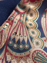Cargar imagen en el visor de la galería, Vivax by Sambrook Witting écharpe vintage double face à motif floral en laine et soie Made in England