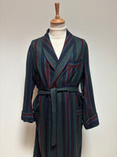 Charger l'image dans la galerie, Red Lyon robe de chambre à rayures vintage en pure laine 52