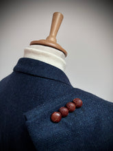 Charger l'image dans la galerie, British House X Robert Noble blazer bleu à chevrons en laine 50