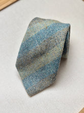 Charger l'image dans la galerie, The Scotch House cravate club en laine Shetland Made in Scotland