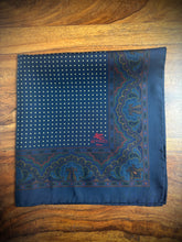 Load image into Gallery viewer, Etro Milano pochette marine vintage à pois en soie Made in Italy