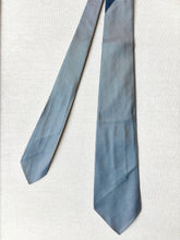 Charger l'image dans la galerie, A. Sulka & Company cravate bleue vintage en soie naturelle soie