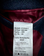 Charger l'image dans la galerie, British House X Robert Noble blazer bleu à chevrons en laine 50