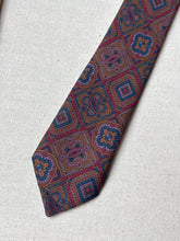 Lade das Bild in den Galerie-Viewer, Revillon cravate vintage en soie à motif géomérique Made in France