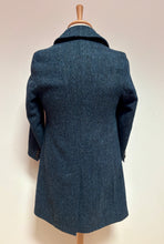Lade das Bild in den Galerie-Viewer, Harris Tweed X Beaver’s manteau femme en tweed à chevrons 100% laine vierge 36