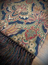 Cargar imagen en el visor de la galería, Vivax by Sambrook Witting écharpe vintage double face à motif floral en laine et soie Made in England