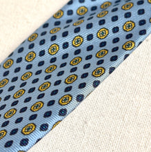 Load image into Gallery viewer, Cravats of London cravate bleue en soie à motif géométrique Made in England