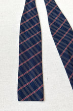 Charger l'image dans la galerie, Noeud papillon vintage bleu marine en soie Made in France