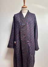 Charger l'image dans la galerie, Sambrook Witting robe de chambre paisley à col châle en pure laine Made in England