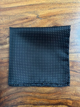 Charger l'image dans la galerie, Duo de pochettes noires vintage en soie