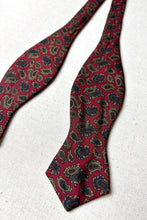 Načíst obrázek do prohlížeče Galerie, Burberrys vintage paisley hedvábný motýlek, vyrobeno v Anglii