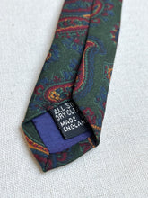 Charger l'image dans la galerie, Gemelli X Vivax cravate verte paisley en soie Made in England