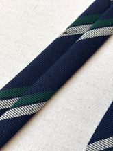 Load image into Gallery viewer, Harrod's cravate marine club en laine Made in England