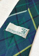 Cargar imagen en el visor de la galería, The Scotch House cravate tartan en laine vierge Made in Scotland