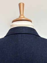 Carica l'immagine nel visualizzatore di Gallery, Blazer in tweed a spina di pesce Harris Tweed X Visconti 52