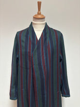 Charger l'image dans la galerie, Red Lyon robe de chambre à rayures vintage en pure laine 52