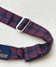 Charger l'image dans la galerie, Noeud papillon vintage bleu marine en soie Made in Italy