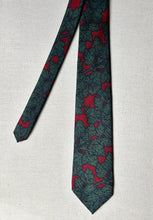 Cargar imagen en el visor de la galería, Vivax by Sambrook Witting cravate en soie Made in England