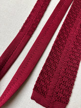 Carica l'immagine nel visualizzatore di Gallery, Cravate rouge vintage en tricot de soie