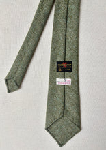 Charger l'image dans la galerie, The Scotch House cravate en laine vierge Made in Scotland