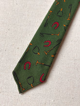 Lade das Bild in den Galerie-Viewer, Trio de cravates vintage all wool twill et soie Diony's / BWA Ltd Macclesfield England