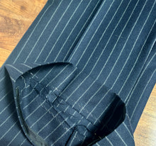 Charger l'image dans la galerie, Costume à rayures vintage trois pièces en pure laine peignée 48/M