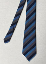 Charger l'image dans la galerie, Trio de cravates vintage en soie Atkinsons / Vivax by Sambrook Witting / Berteil