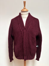 Load image into Gallery viewer, Walbusch cardigan bordeaux à col châle en laine vierge 52 Made in Great Britain