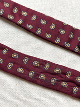 Load image into Gallery viewer, Men Sport Paris noeud papillon paisley bordeaux en soie Made in France
