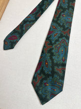 Load image into Gallery viewer, Drake's cravate verte en soie à motif paisley Made in England