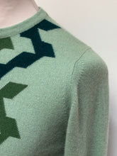 Charger l'image dans la galerie, The Scotch House pull vert amande col rond 100% cachemire Made in Scotland