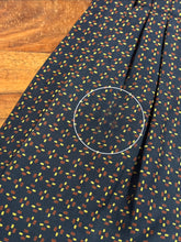 Lade das Bild in den Galerie-Viewer, Balthazar cravate ascot en soie marine à motif géométrique Made in France
