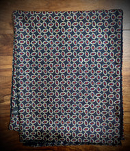 Charger l'image dans la galerie, Cacharel écharpe double face en laine et soie Made in Italy