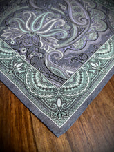 Charger l'image dans la galerie, Pochette à motif paisley en coton et soie Made in Italy