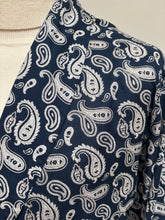 Charger l'image dans la galerie, Derek Rose X Madelios robe de chambre paisley à col châle en coton Made in England