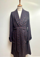 Charger l'image dans la galerie, Sambrook Witting robe de chambre paisley à col châle en pure laine Made in England