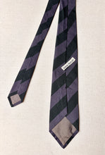 Lade das Bild in den Galerie-Viewer, Giorgio Armani cravate club vintage en soie Made in Italy