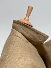 Charger l'image dans la galerie, Mavest Paris manteau beige croisé à chevrons en laine Made in France