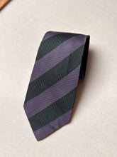 Lade das Bild in den Galerie-Viewer, Giorgio Armani cravate club vintage en soie Made in Italy