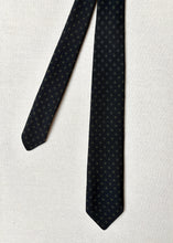 Afbeelding in Gallery-weergave laden, Al Duca d’Aosta cravate noire en laine Made in England