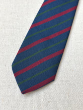 Charger l'image dans la galerie, Duo de cravates vintage Atkinsons / Charlot en laine et soie Made in England